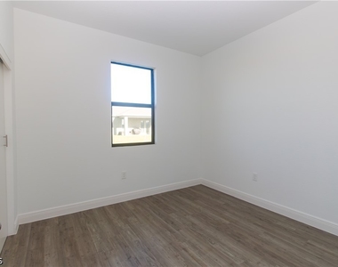 1083 Calico Street - Photo Thumbnail 7