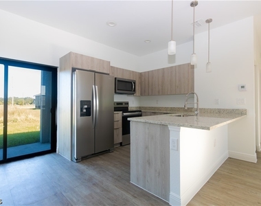 1083 Calico Street - Photo Thumbnail 5