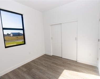 1083 Calico Street - Photo Thumbnail 9