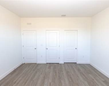 1083 Calico Street - Photo Thumbnail 12