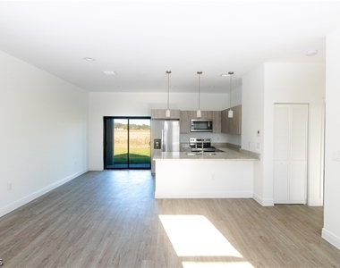1083 Calico Street - Photo Thumbnail 4