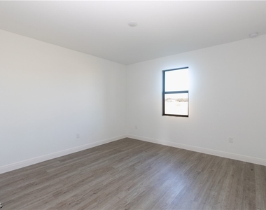 1083 Calico Street - Photo Thumbnail 11