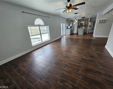 2412 King Avenue N - Photo Thumbnail 7