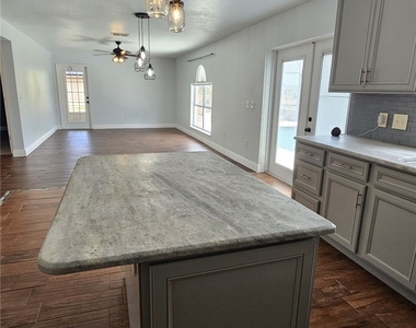 2412 King Avenue N - Photo Thumbnail 5