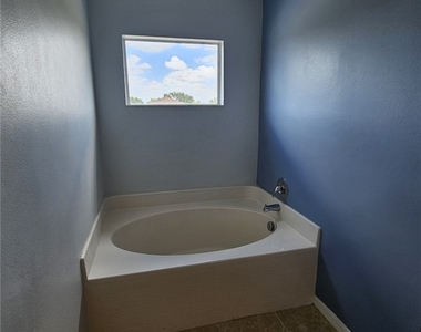 2412 King Avenue N - Photo Thumbnail 13