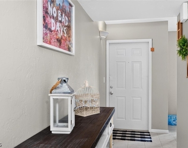 2221 E 5th Street - Photo Thumbnail 7