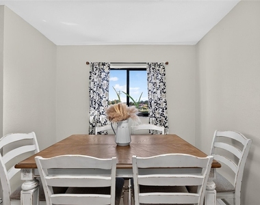 2221 E 5th Street - Photo Thumbnail 14