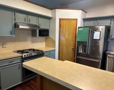 9 Alexander Court - Photo Thumbnail 4
