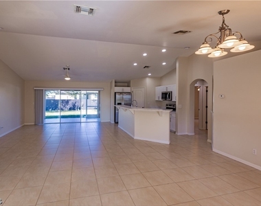 2809 Nw 12th Lane - Photo Thumbnail 5