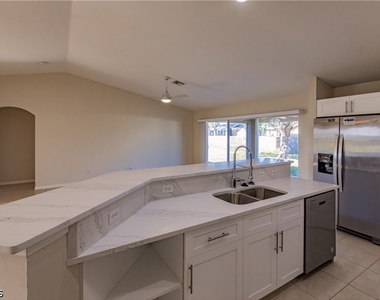 2809 Nw 12th Lane - Photo Thumbnail 9