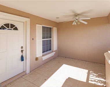 2809 Nw 12th Lane - Photo Thumbnail 2