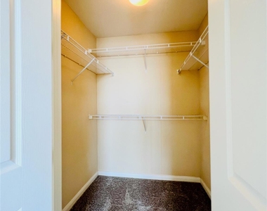 7575 Kirby Drive - Photo Thumbnail 10