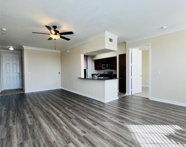 7575 Kirby Drive - Photo Thumbnail 2