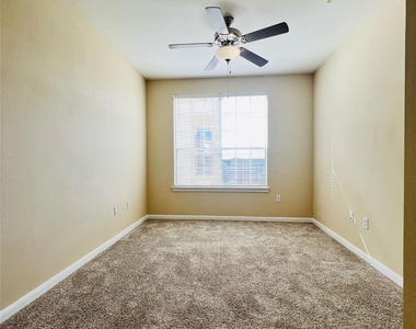 7575 Kirby Drive - Photo Thumbnail 9