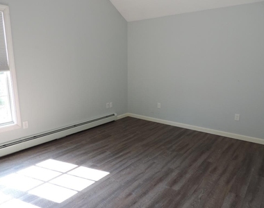 93 Brentwood - Photo Thumbnail 4
