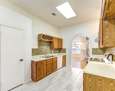 16830 Scenic Gardens Drive - Photo Thumbnail 17