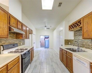 16830 Scenic Gardens Drive - Photo Thumbnail 15