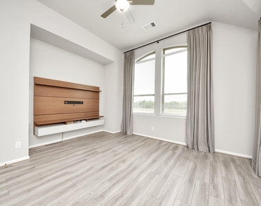 2539 Terrace Point Drive - Photo Thumbnail 13