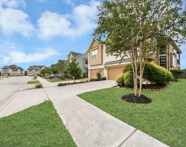 2539 Terrace Point Drive - Photo Thumbnail 1