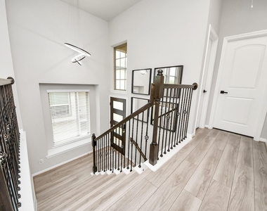 2539 Terrace Point Drive - Photo Thumbnail 3