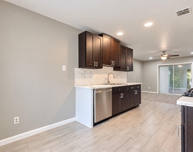 4223 Oak Shadows Drive - Photo Thumbnail 11