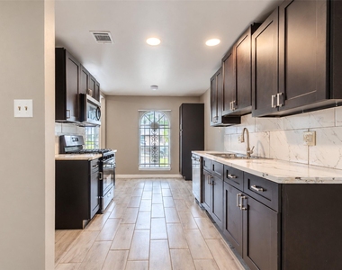 4223 Oak Shadows Drive - Photo Thumbnail 10