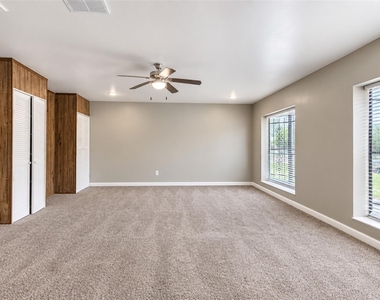 4223 Oak Shadows Drive - Photo Thumbnail 12