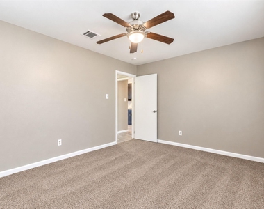 4223 Oak Shadows Drive - Photo Thumbnail 17