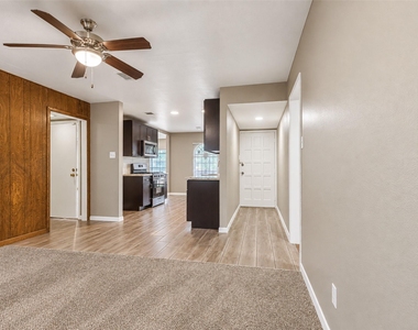 4223 Oak Shadows Drive - Photo Thumbnail 9