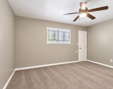 4223 Oak Shadows Drive - Photo Thumbnail 16