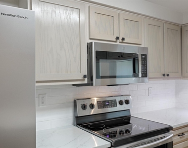 12800 Melville Drive - Photo Thumbnail 20