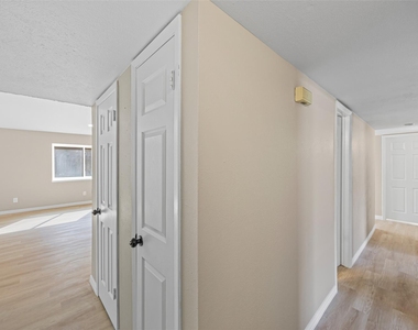 2207 Anthony Hay Lane - Photo Thumbnail 17