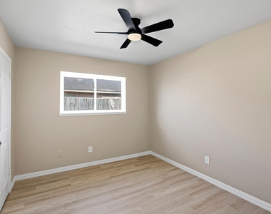 2207 Anthony Hay Lane - Photo Thumbnail 13