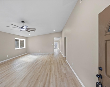 2207 Anthony Hay Lane - Photo Thumbnail 16