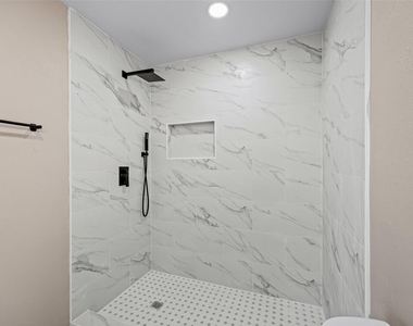 2207 Anthony Hay Lane - Photo Thumbnail 7