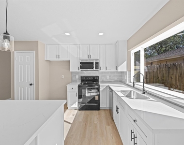 2207 Anthony Hay Lane - Photo Thumbnail 4