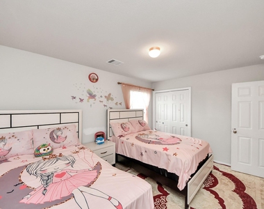 2927 Silverhorn Lane - Photo Thumbnail 41