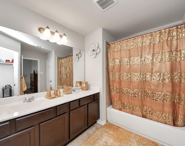 2927 Silverhorn Lane - Photo Thumbnail 33