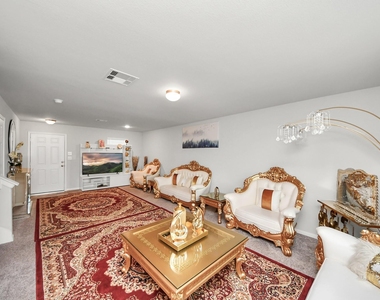 2927 Silverhorn Lane - Photo Thumbnail 13