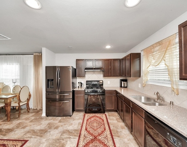 2927 Silverhorn Lane - Photo Thumbnail 24