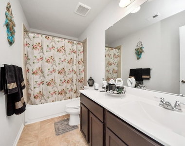 2927 Silverhorn Lane - Photo Thumbnail 39