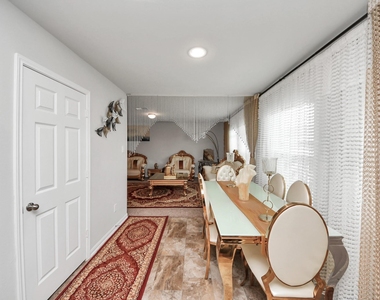 2927 Silverhorn Lane - Photo Thumbnail 17