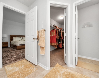 2927 Silverhorn Lane - Photo Thumbnail 35