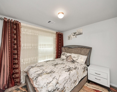 2927 Silverhorn Lane - Photo Thumbnail 38