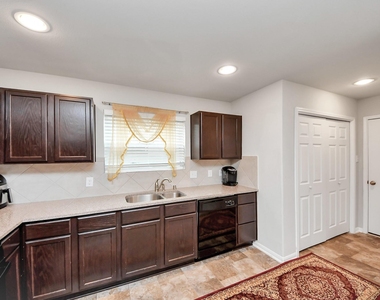 2927 Silverhorn Lane - Photo Thumbnail 23