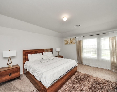 2927 Silverhorn Lane - Photo Thumbnail 30