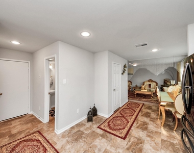 2927 Silverhorn Lane - Photo Thumbnail 22