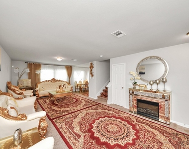 2927 Silverhorn Lane - Photo Thumbnail 11
