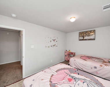 2927 Silverhorn Lane - Photo Thumbnail 42