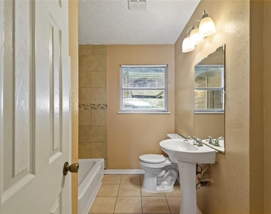 2817 Lancaster Lane - Photo Thumbnail 4